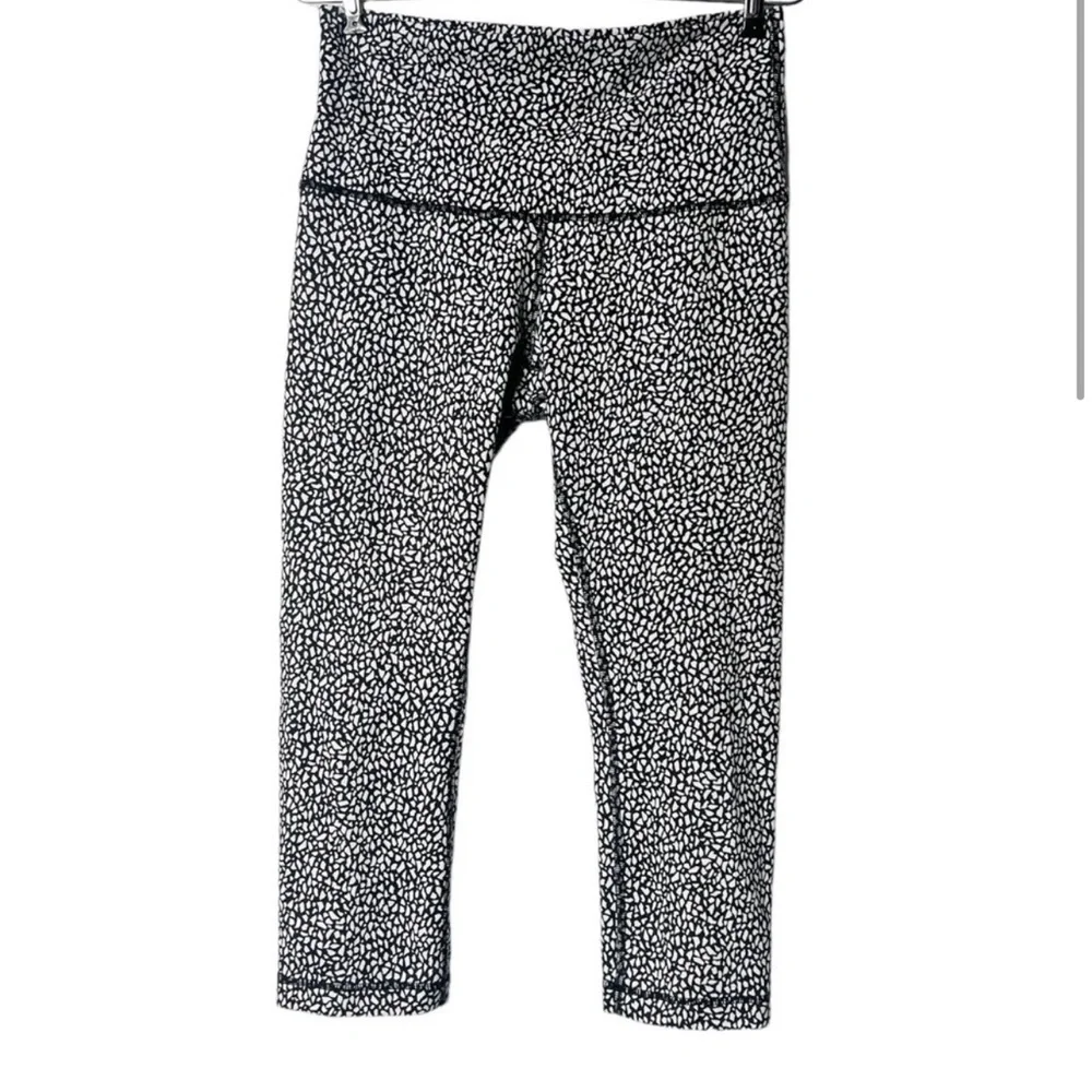 Lululemon Wunder Under Crop (Hi-Rise): Miss Mosaic e1.
